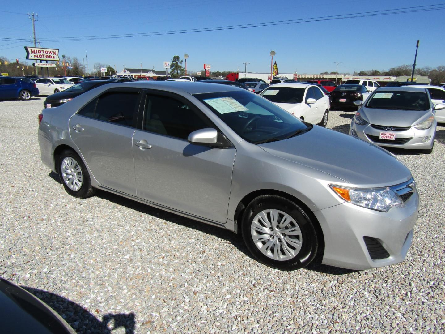 2014 Silver /Gray Toyota Camry LE (4T4BF1FK9ER) , Automatic transmission, located at 15016 S Hwy 231, Midland City, AL, 36350, (334) 983-3001, 31.306210, -85.495277 - Photo#0